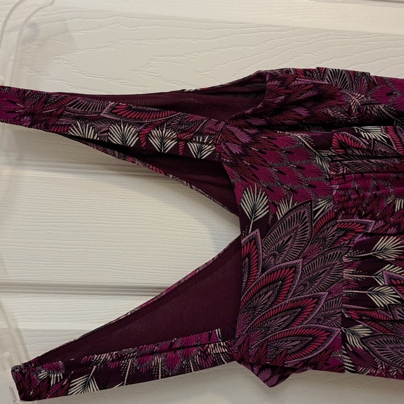 🌴 Fancy Fitted Zippered Tank Top in Shades of Rose and Wine - Picture 6 of 13